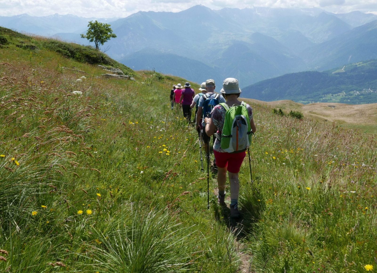 Marcher sur le sentier pour respecter les espaces de nature